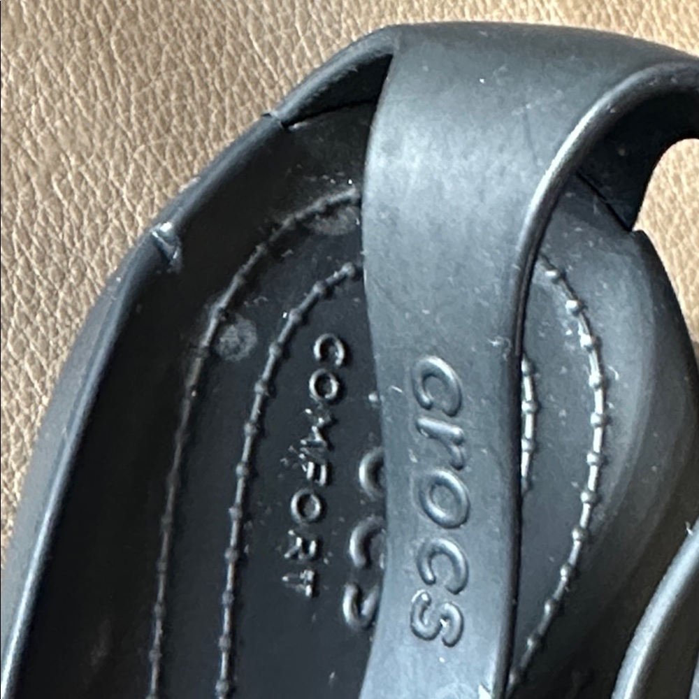 CROCS Women’s Black Sandals - Picture 7 of 12